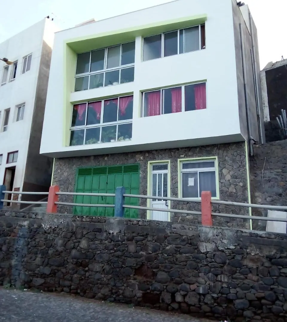 Ribeira GrandeSantos Medina公寓